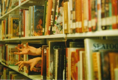books-hands-hipster-library-love-favim-com-415526
